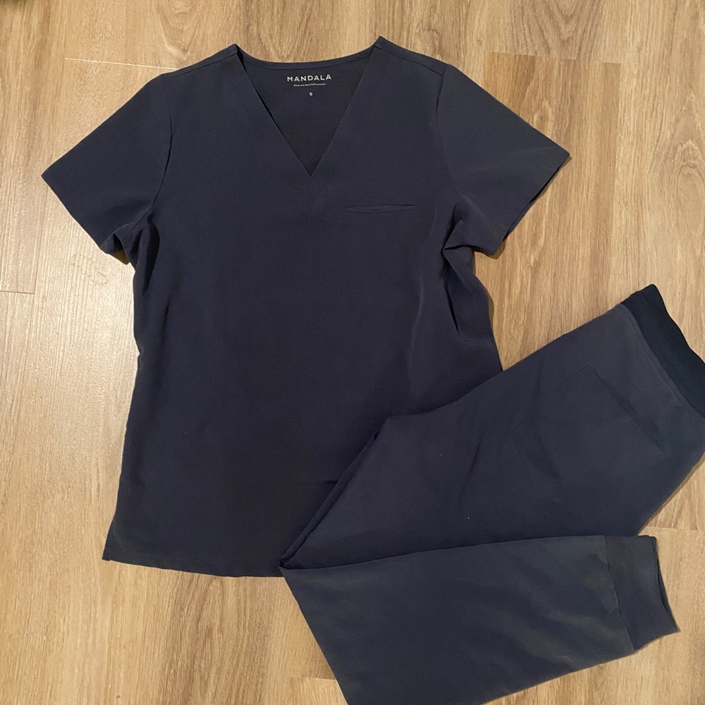 Mandala Steel Jogger Scrub Set